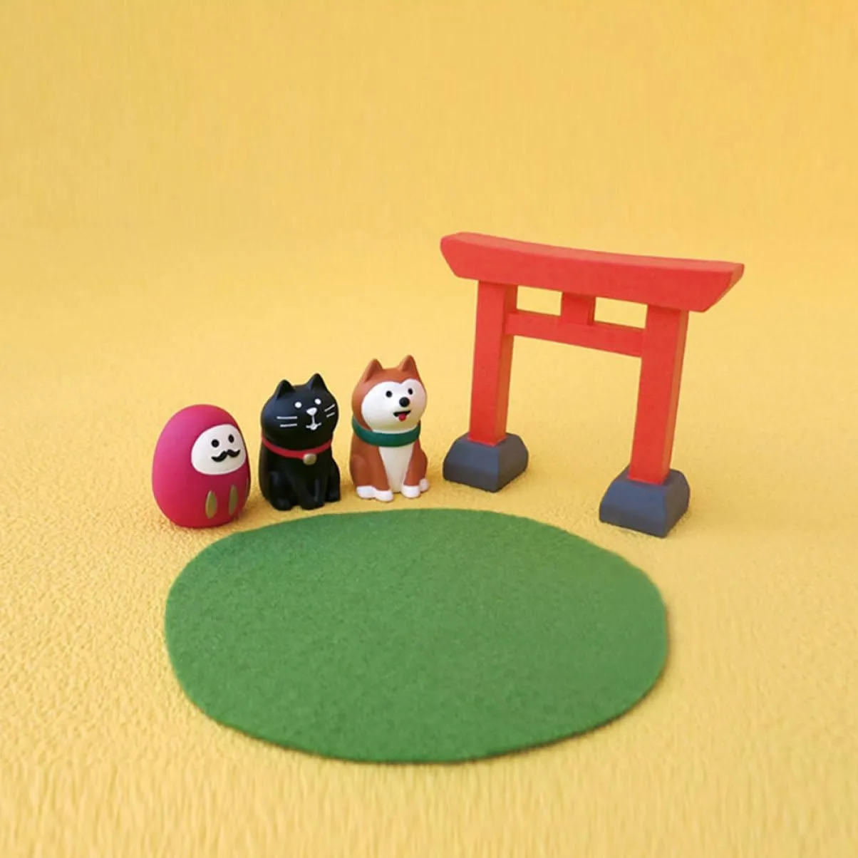 4pcs Lovely Mini House Door Miniature Resin Door Decoration for Dollhouses and for Home Decor