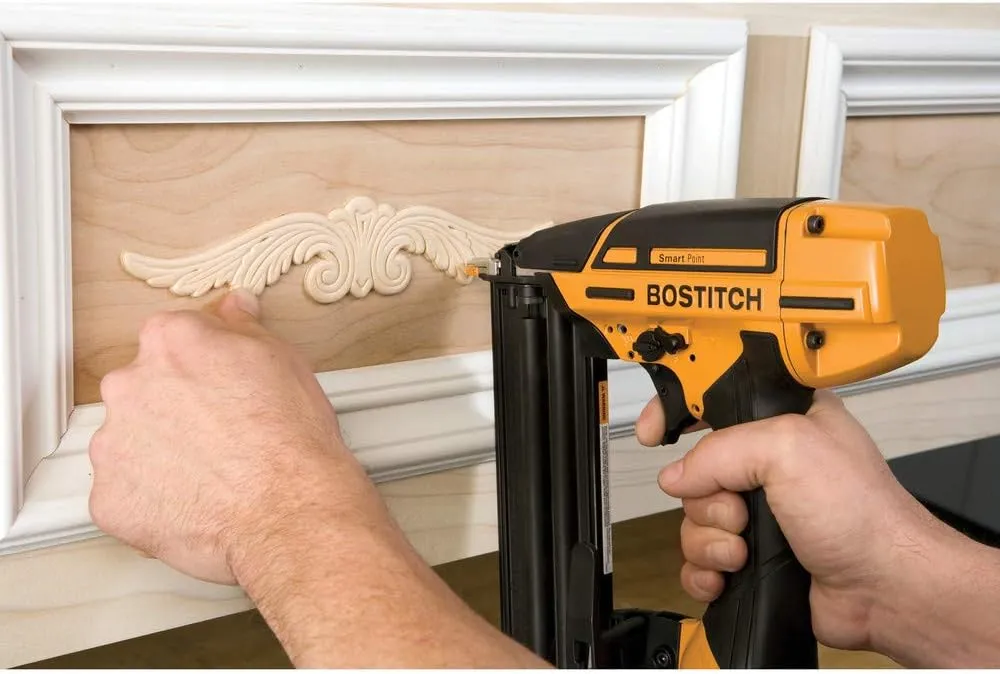 BOSTITCH Brad Nailer Kit, 18GA, Smart Point, Pneumatic (BTFP12233)