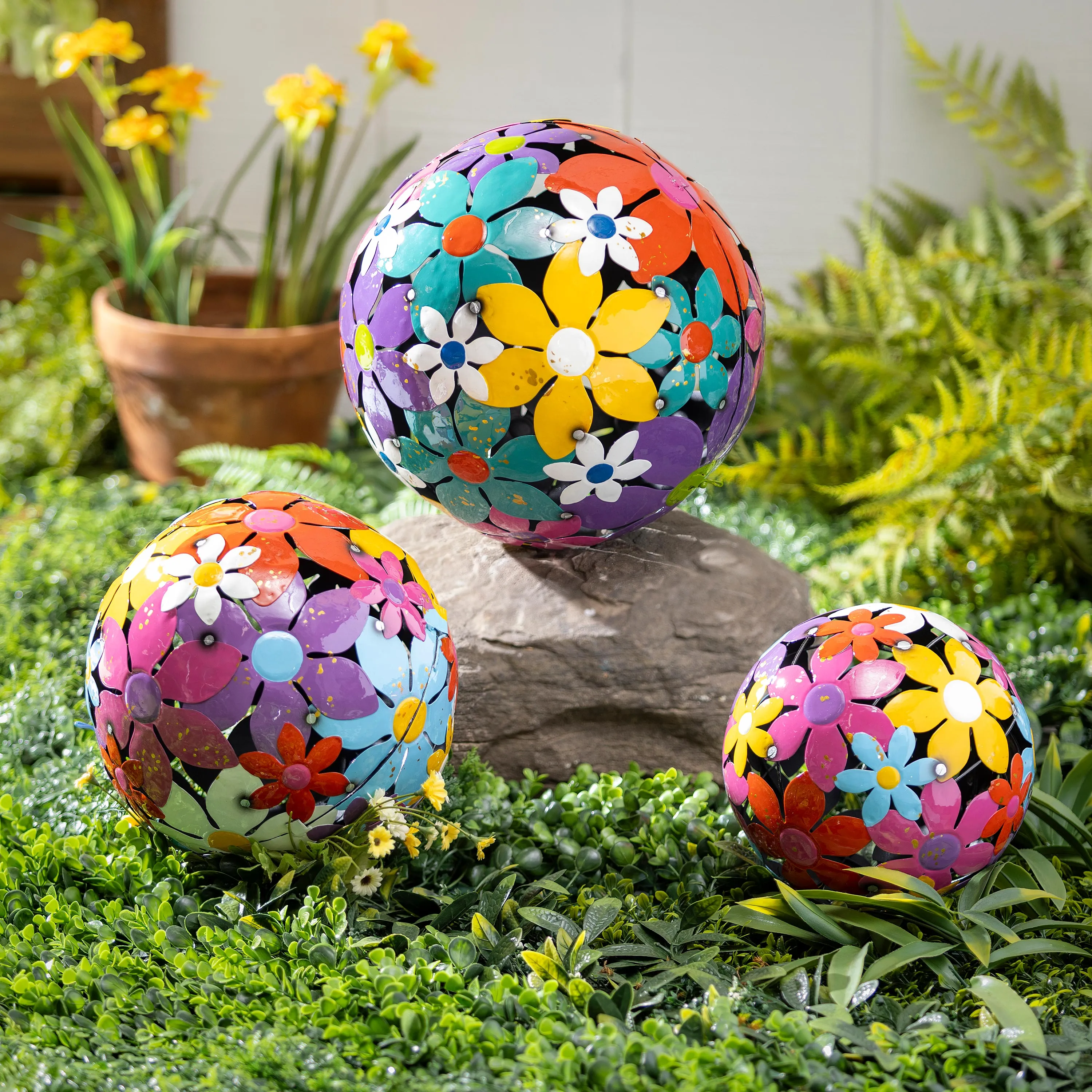 Bright Floral Decorative Metal Garden Balls Nested Set of 3