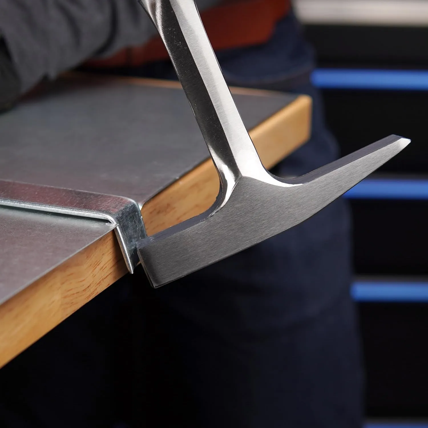 ESTWING Tinner's Hammer - 18 oz Sheet Metal Hammer with Forged Steel Construction & Shock Reduction Grip - T3-18