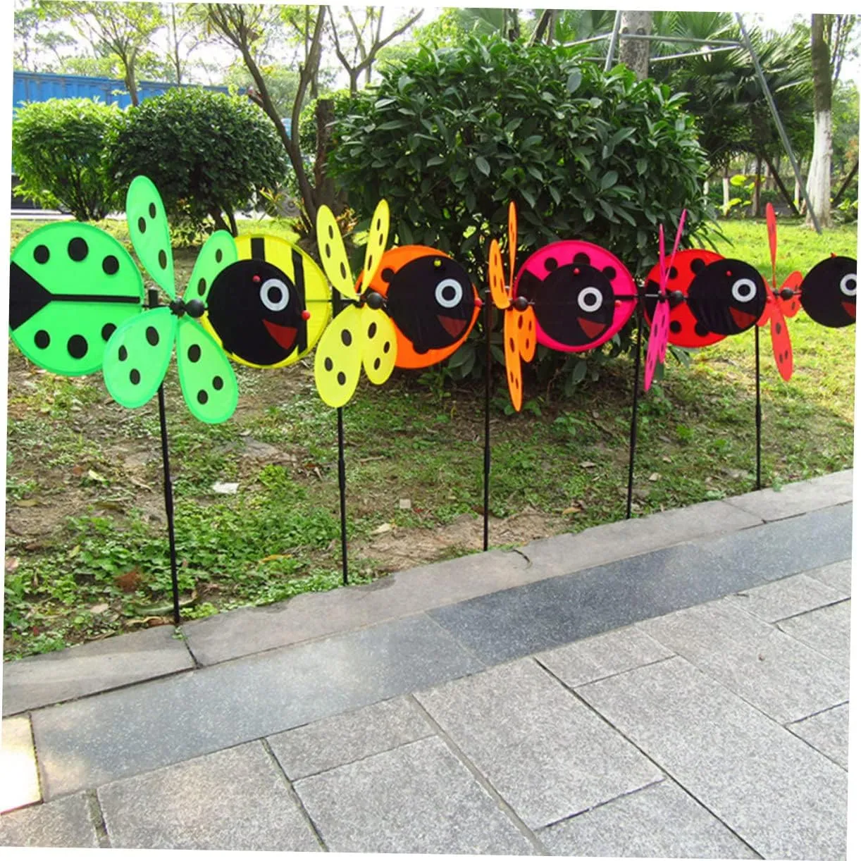 EXCEART Handmade Bee Windmill Toy Outdoor Decorative Boys and Girls Plaything Fabric Windmill