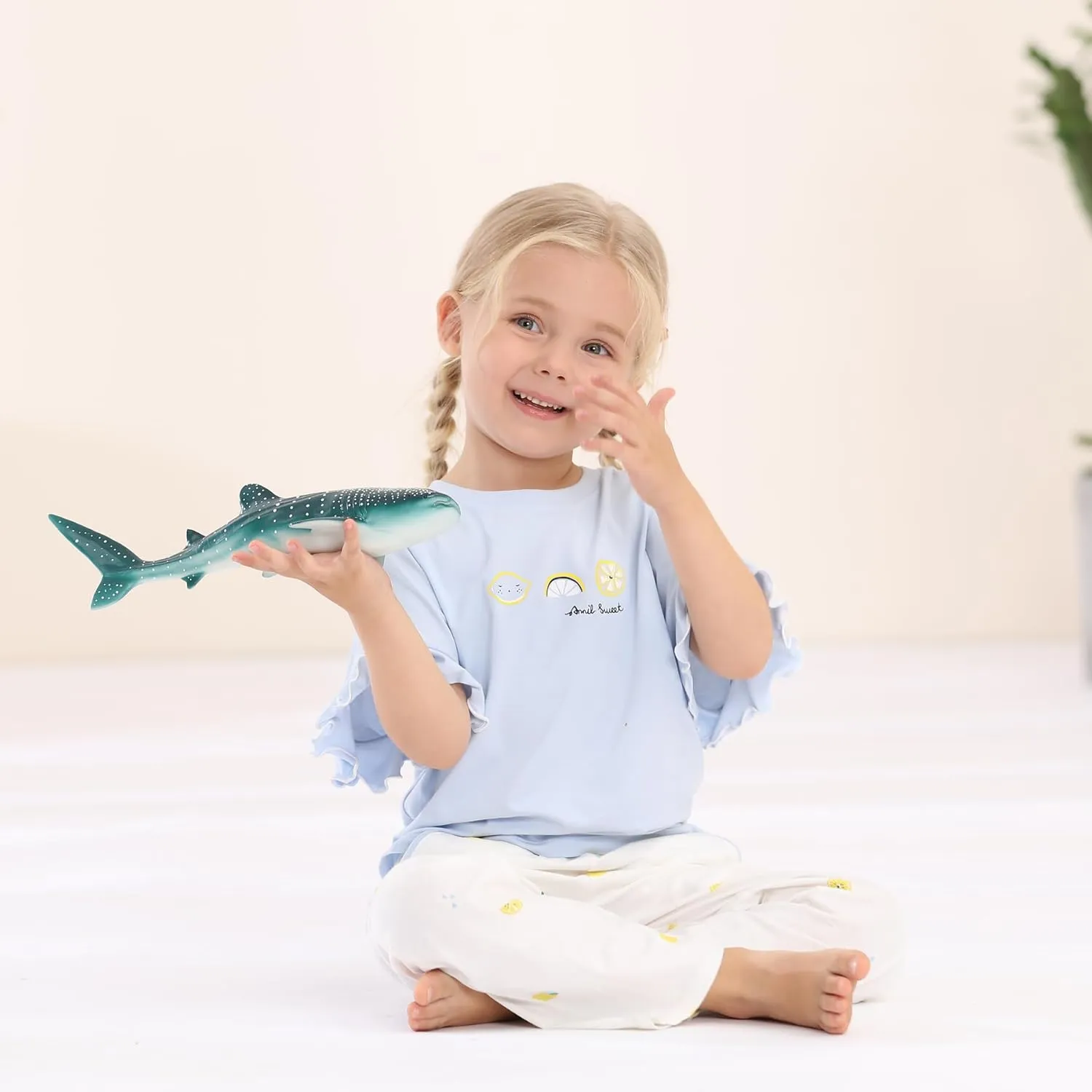 Gemini&Genius Great White Shark and Whale Shark Action Figure Set Soft Rubber Ocean Sea Animal Marine Animal Model Toys for Kids Swimming, Beach, Bath, Role Playing