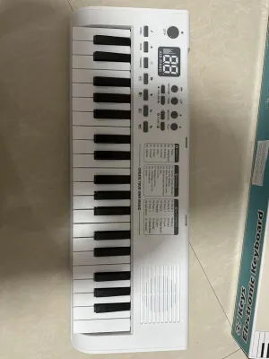 Kids Keyboard Piano Musical Toys, 37 Key Portable Electronic Piano for Kids, Beginners Piano Keyboard Educational Toys Birthday Gift for 3 4 5 6 7 8 Year Old Girls Boys (White)