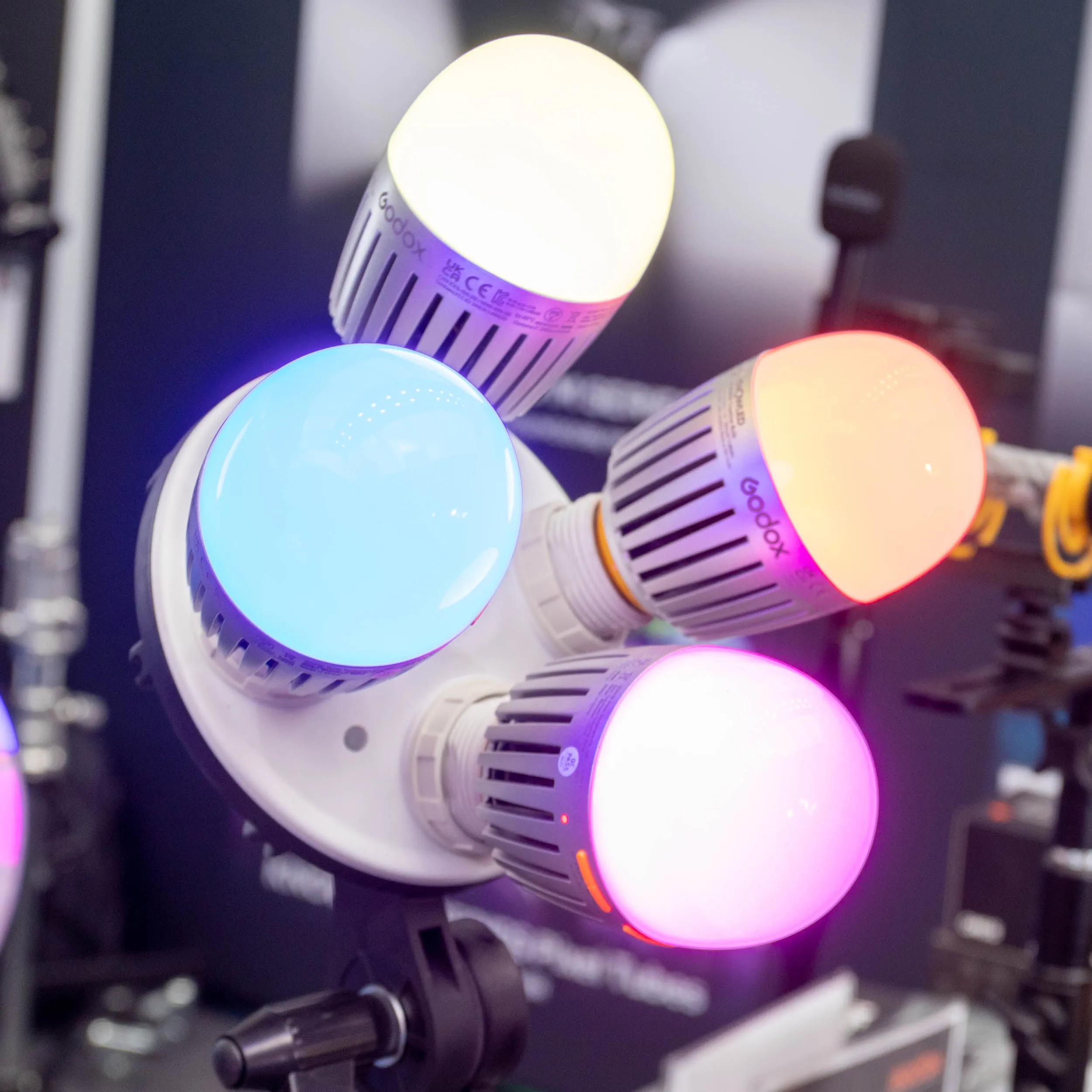 KNOWLED C7R E27 RGBWW Creative Bulb for Practical Set Lighting