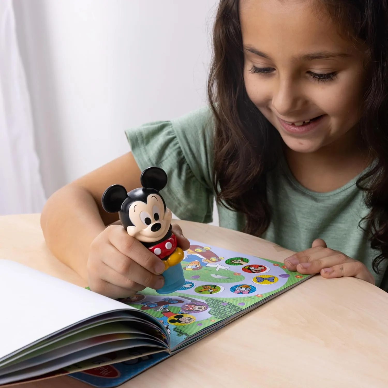 Melissa & Doug Sticker Wow!™ 24-Page Activity Pad and Sticker Stamper, 300 Stickers, Arts and Crafts Fidget Toy Collectible Character – Disney Mickey Mouse