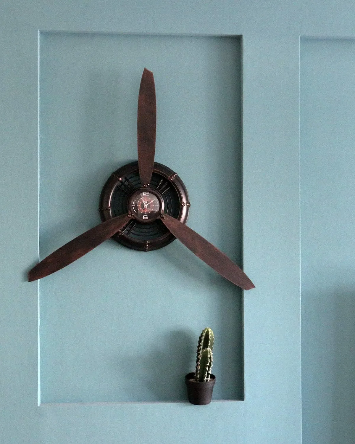 Metal Wall Decor Art Antique Airplane Propeller Aviation Wall Clock for Living Room Bedroom Rustic Wall Sculptures Brown 29.5×26.4 inches