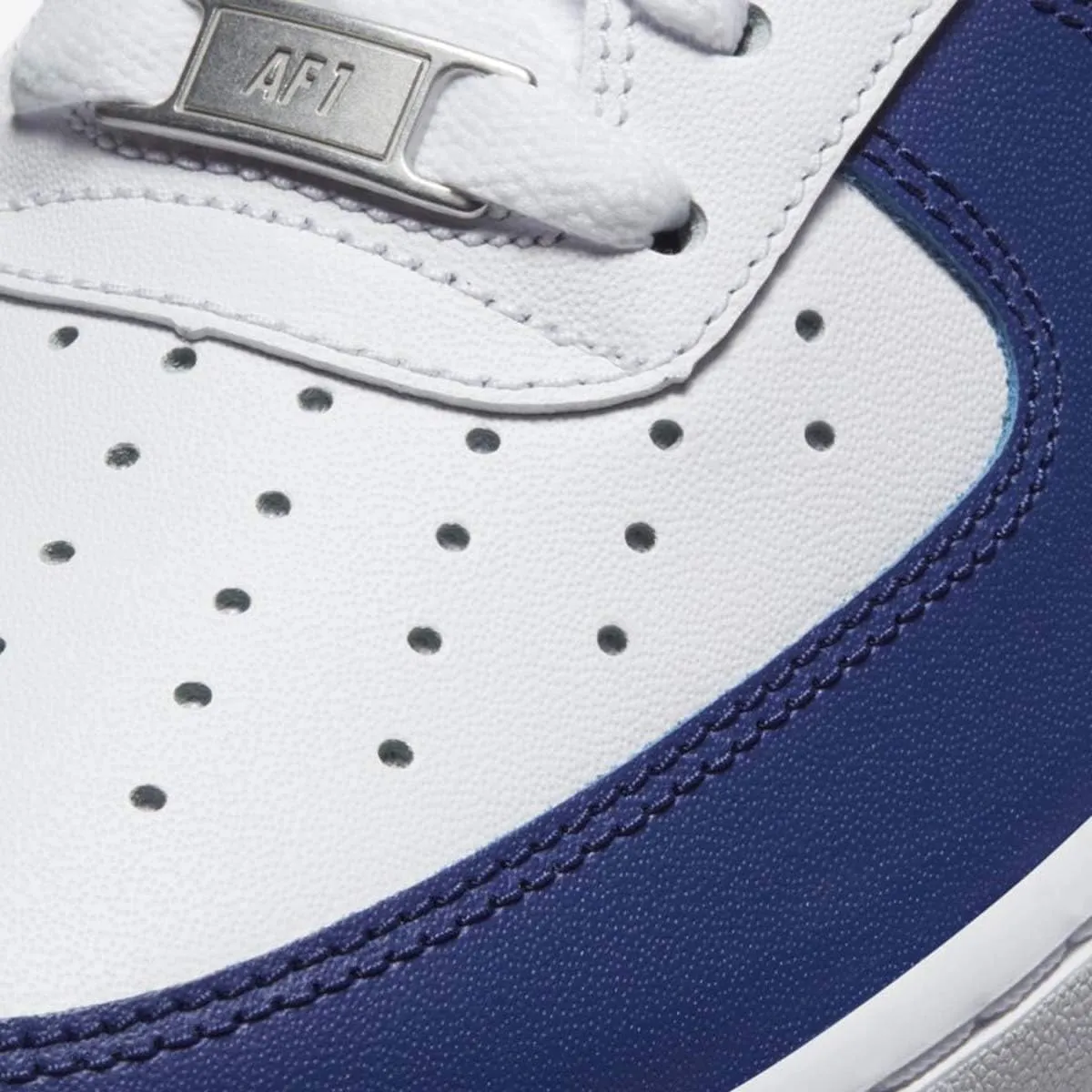 Nike Mens Air Force 1 '07 DC2911