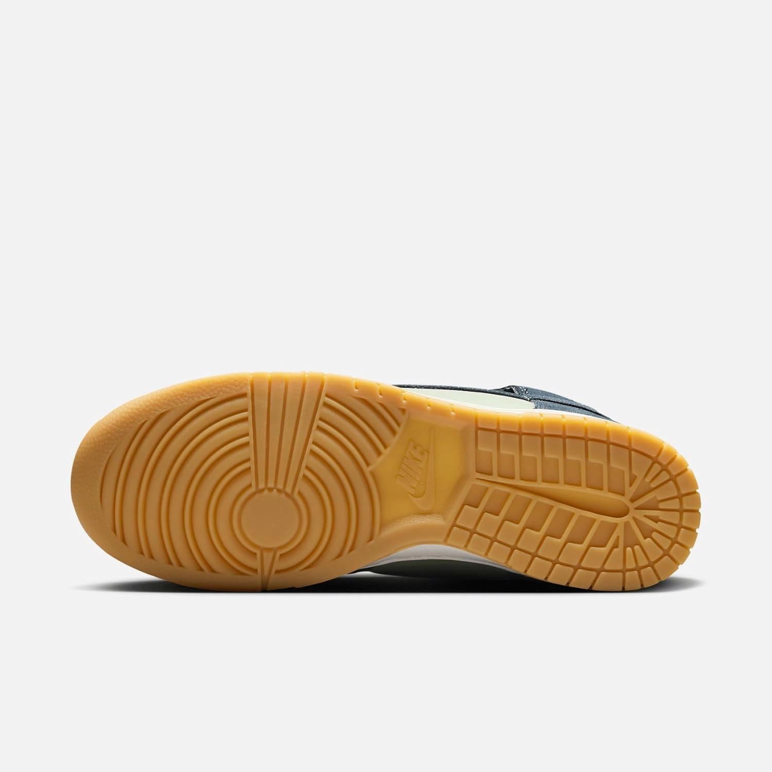 Nike Dunk High Retro SE Men's Shoes (FZ4739-300, Jade Horizon/Phantom/Gum Yellow/Armory Navy)
