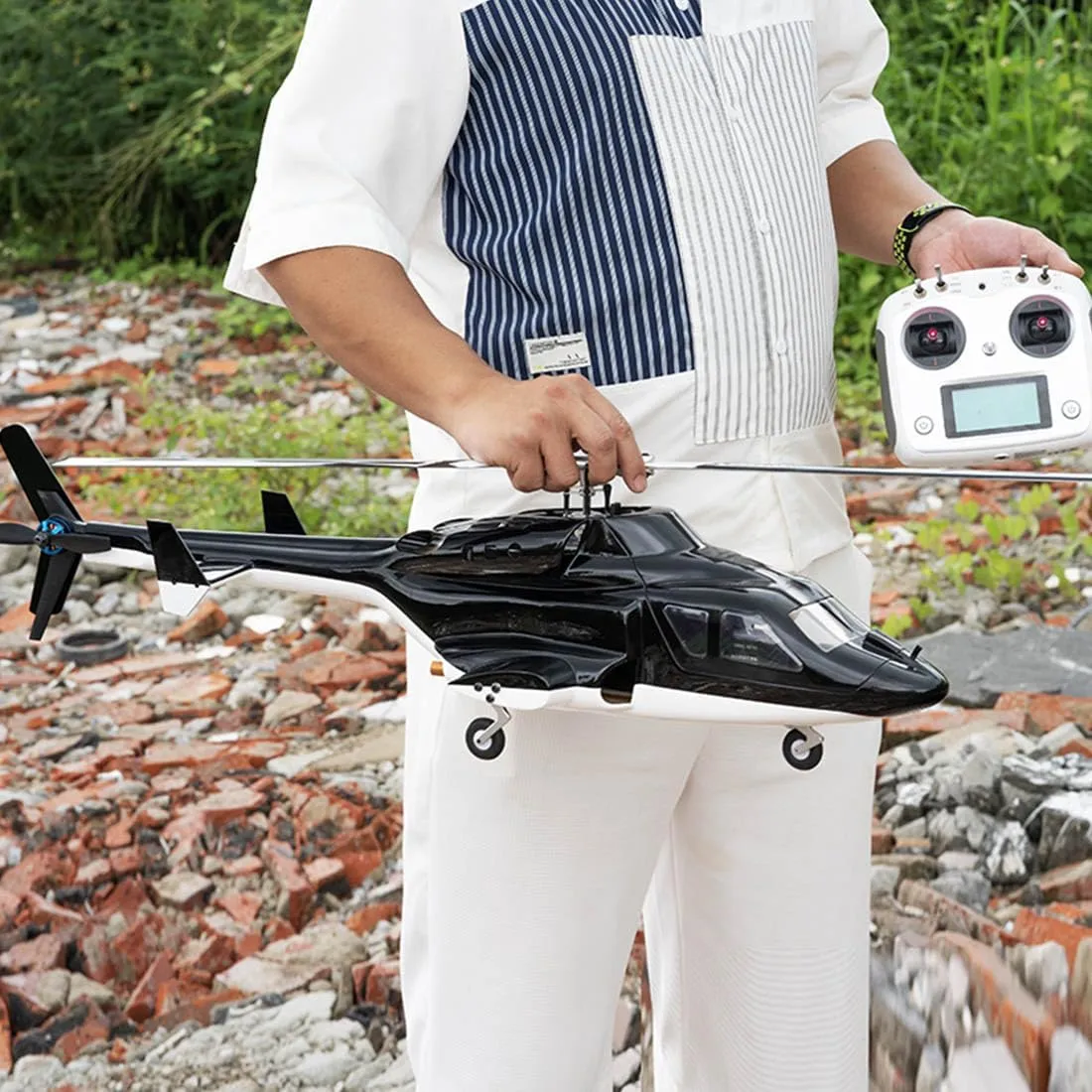 RC Helicopter with GPS, FLYWING FW450L Air-Wolf 450 Class 2.4G RC Military Helicopter, with GPS Positioning, Brushless Motor, Four Flight Modes (RTF Version/Right-Hand Flight Control)