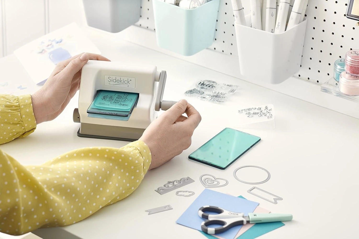 Sizzix Sidekick Starter Kit 661770 Portable Manual Die Cutting & Embossing Machine for Arts & Crafts, Scrapbooking & Cardmaking, 6.35 cm Opening, 2.5" Opening, White